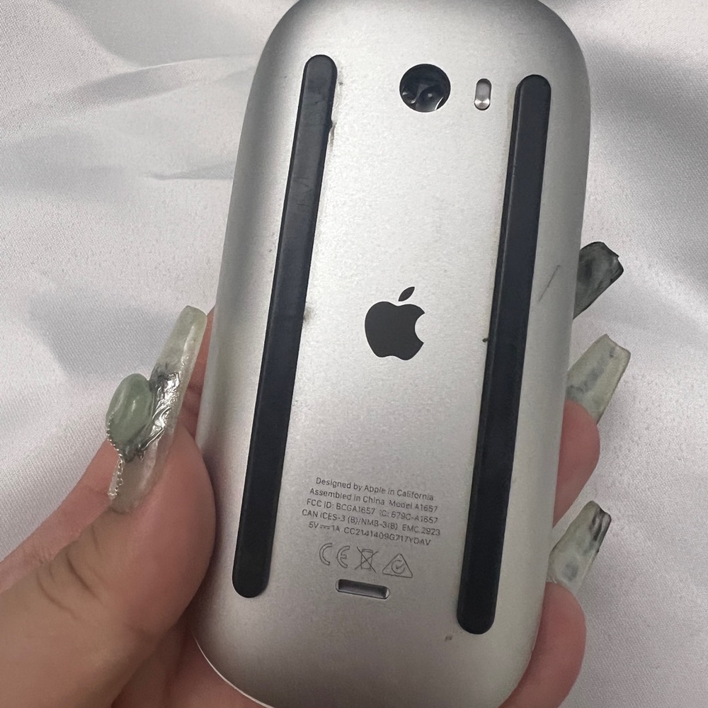 Apple Magic Mouse - Picture 2 of 3